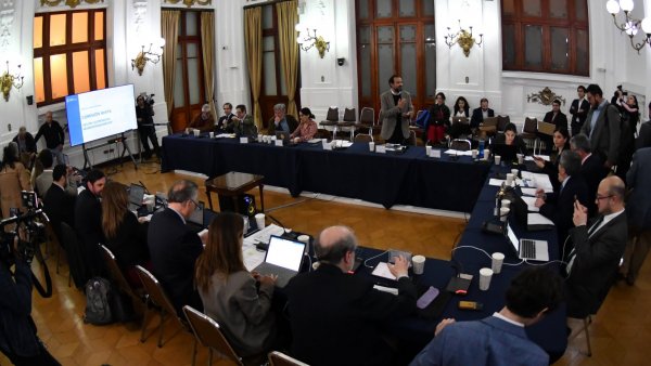 Sesión de la Comisión Mixta del proceso constituyente.