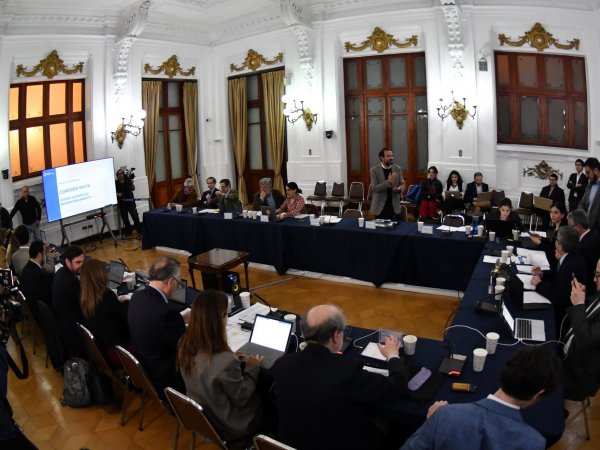 Sesión de la Comisión Mixta del proceso constituyente.