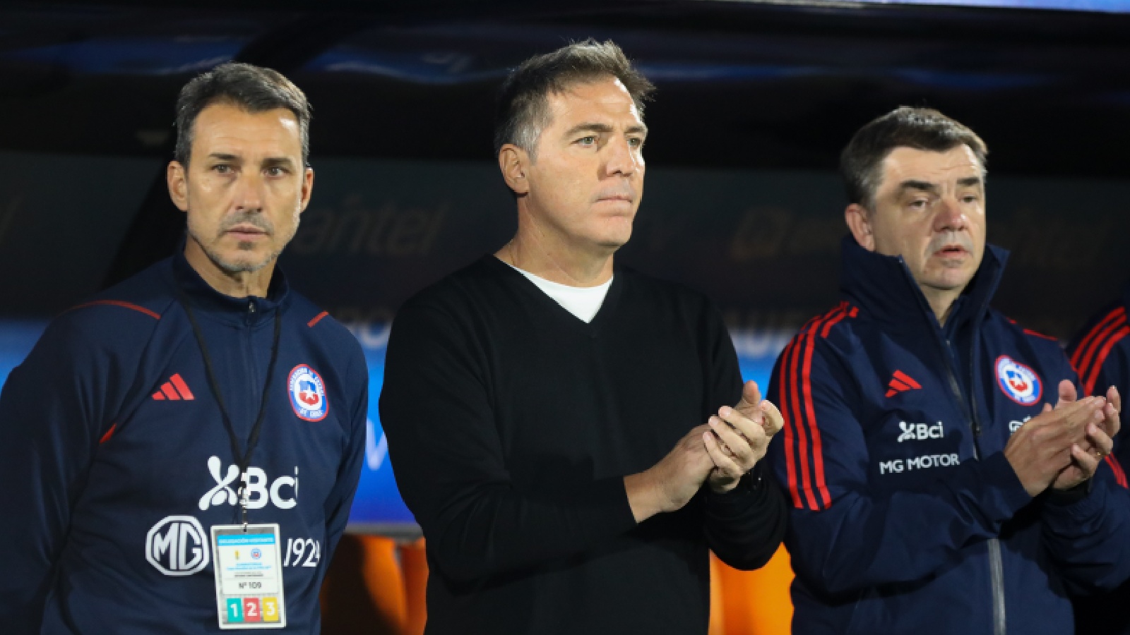 Eduardo Berizzo dirigiendo a la Selección Chilena