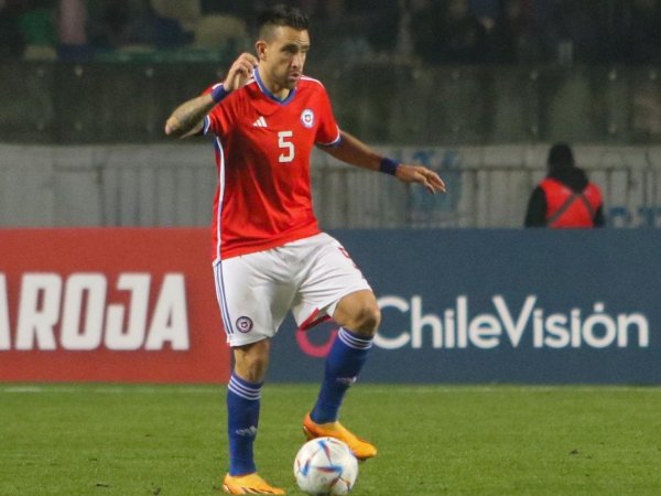 Matías Zaldivia jugando por La Roja