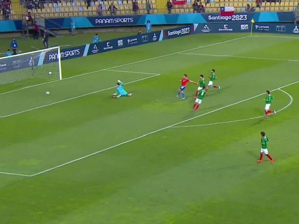 Gol anulado a Alexander Aravena