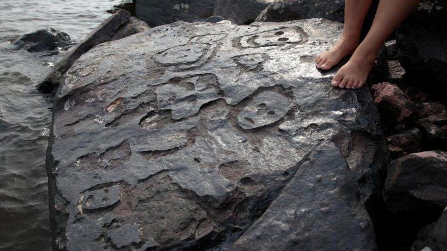 Rostros tallados en rocas