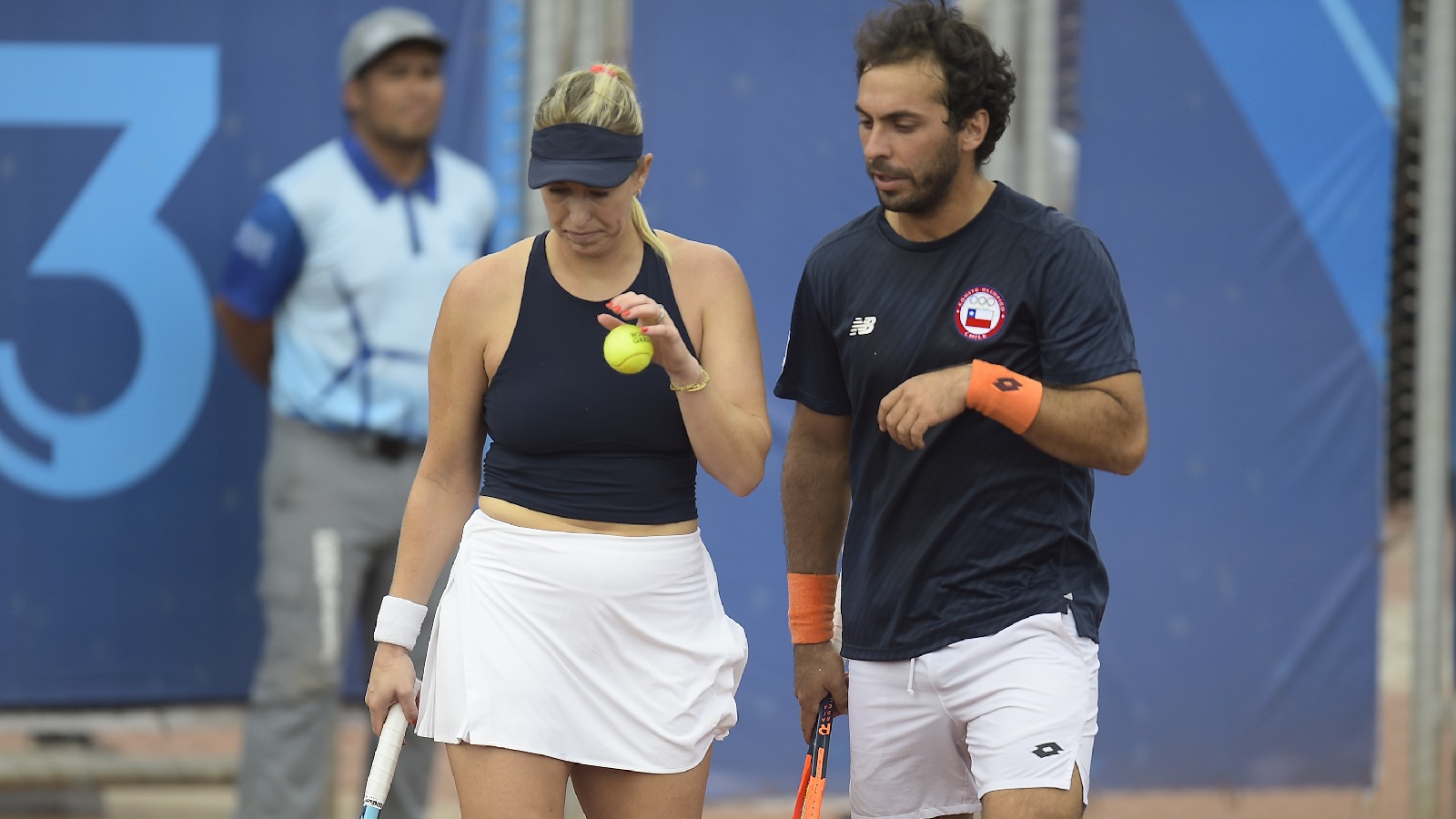 Alexa Guarachi y Gonzalo Lama jugando dobles mixto en Santiago 2023