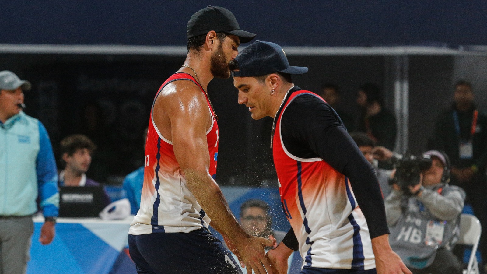 Primos Grimalt jugando vóleibol playa en los Juegos Panamericanos Santiago 2023