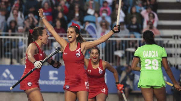 Las Diablas celebrando un gol en el hockey césped en los Juegos Panamericanos