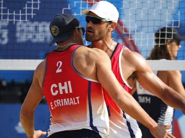 Primos Grimalt jugando vóleibol playa en los Juegos Panamericanos Santiago 2023