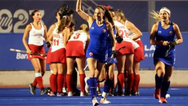 Las Diablas de hockey césped en panamericanos.