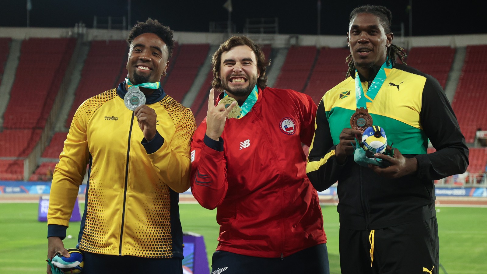 Nervi recibiendo la medalla de oro