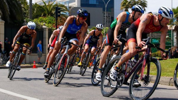 Hora de inicio de la triatlón femenina en Santiago 2023.