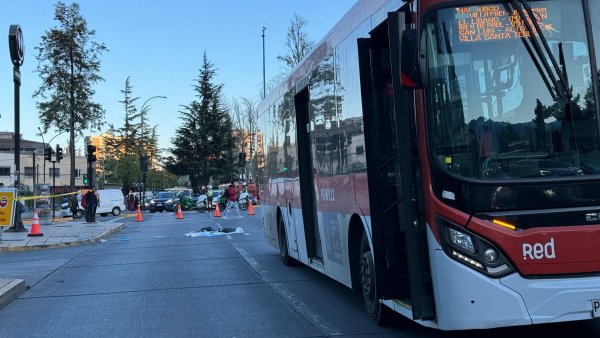 Hombre queda en riesgo vital tras ser atropellado en Providencia