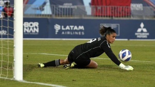 ¡La primera Atajada!: María José Urrutia y su intervención como arquera de La Roja tras tiro de México