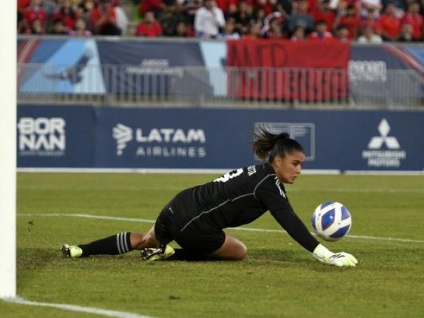 ¡La primera Atajada!: María José Urrutia y su intervención como arquera de La Roja tras tiro de México