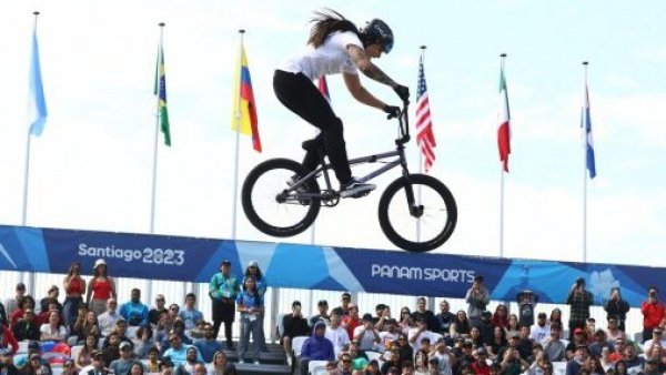 Macarena Pérez medalla de plata en BMX.