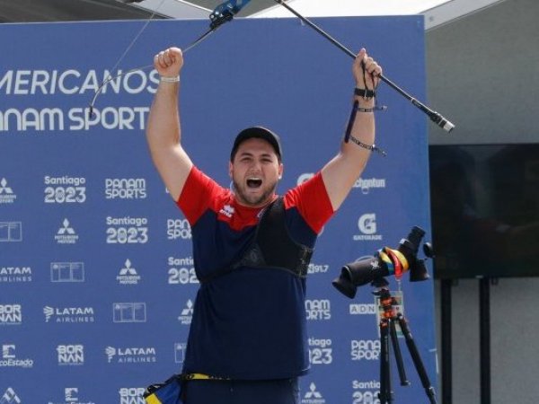 Ricardo soto en tiro con arco medalla de bronce