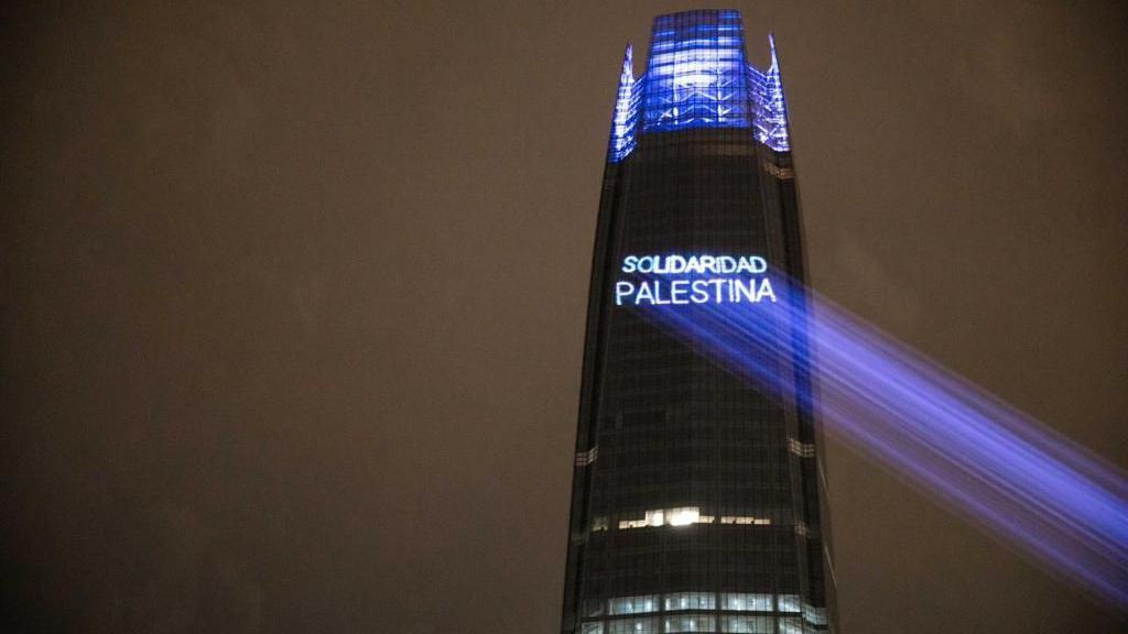 Costanera Centre iluminado