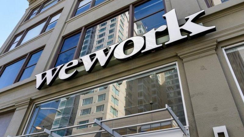 Logo Wework en edificio.