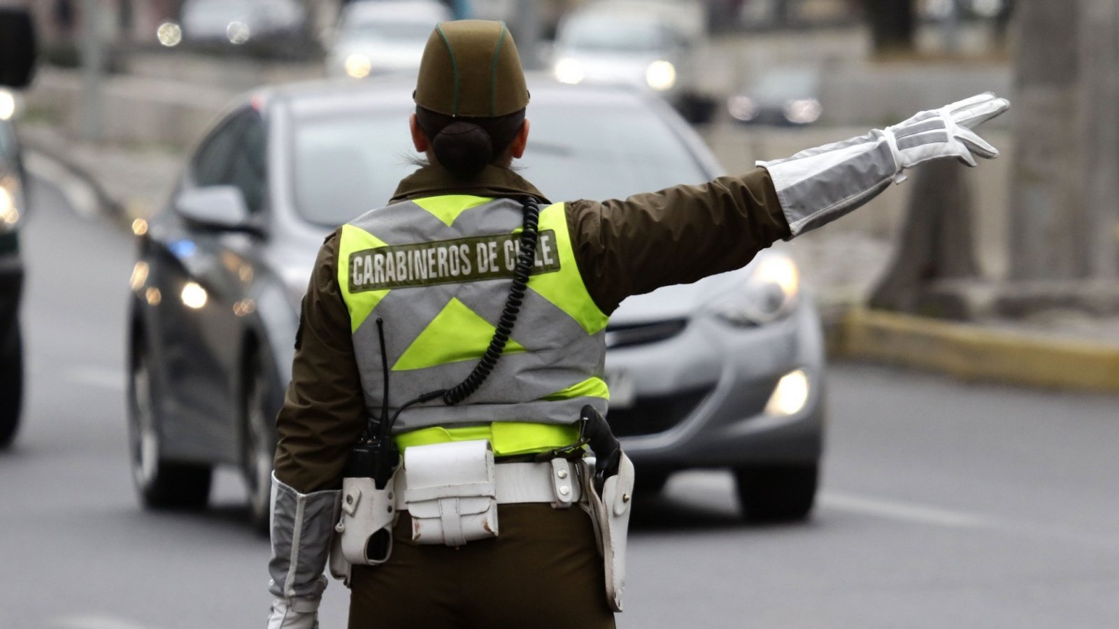 Carabinero en la calle. Nueva Ley de Tránsito.