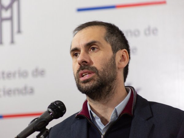 Nicolás Grau defiende gestión del Gobierno por Sinovac