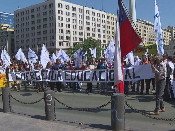 Profesores exigen a Boric declarar 