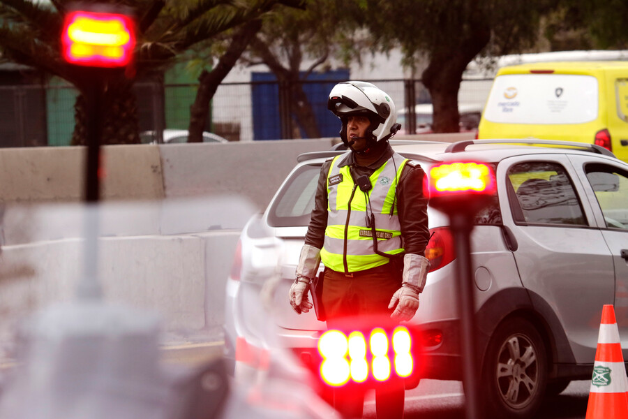 Carabineros en la calle. Fiscalización. Nueva Ley de Tránsito