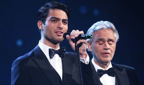 Mateo y Andrea Bocelli compartiendo escenario