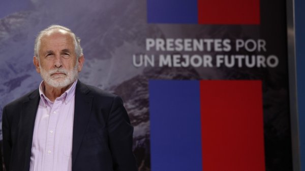Montes descarta renunciar tras informes de Contraloría