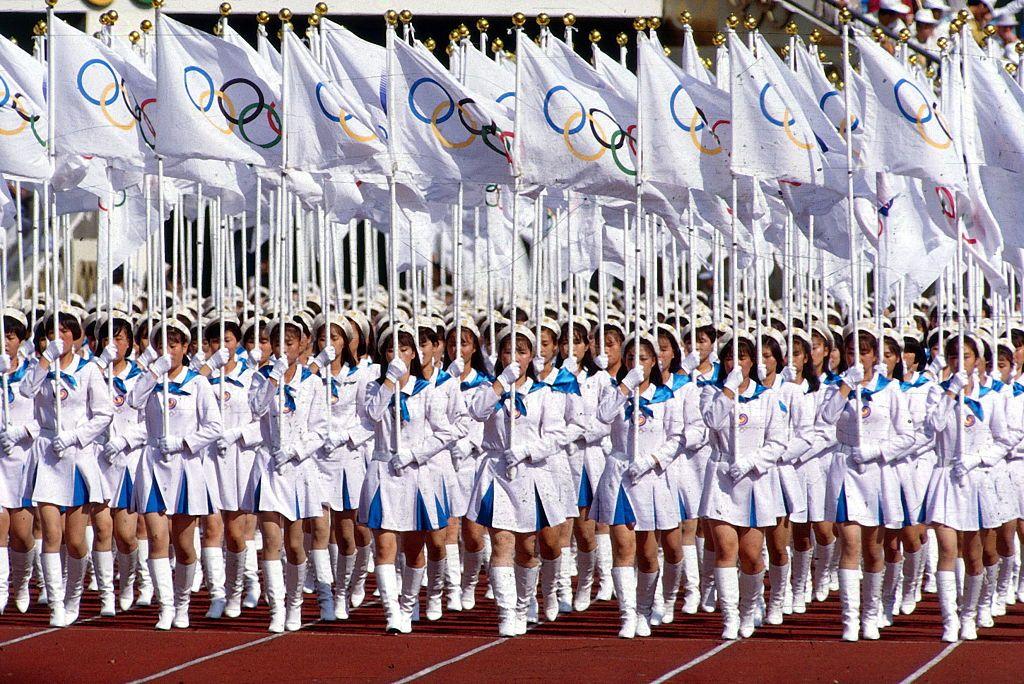 Desfile de banderas durante los Juegos Olímpicos de Seúl en 1988