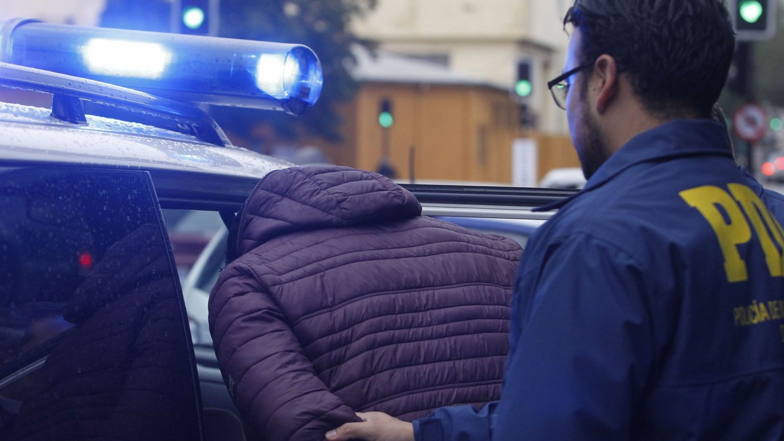 Adolescente es detenido por asesinar a hombre en Plaza Echaurren