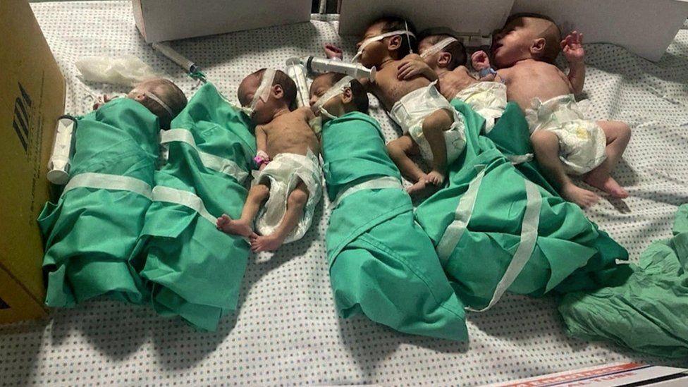 Recién nacidos en el hospital Al-Shifa de Gaza.