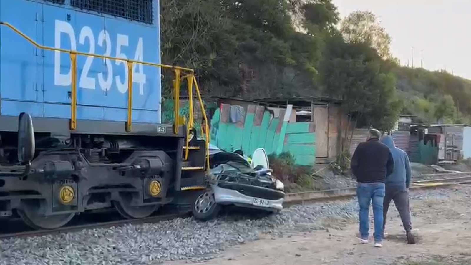 Padre e hijo mueren tras chocar con tren en Concón