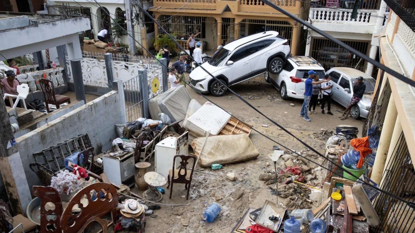 Decretan tres días de duelo por veintena de muertos en las lluvias en República Dominicana