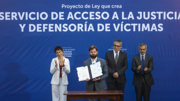 Gobierno presenta proyecto que crea Servicio Nacional de Acceso a la Justicia