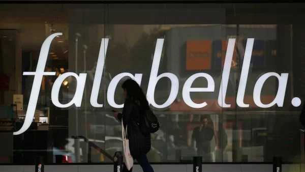 Falabella negocia venta de centros comerciales en Perú