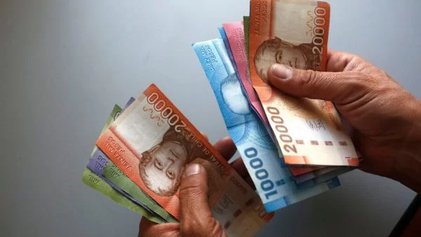 Billetes y monedas. Ex Bono Marzo. Aporte Familiar Permanente.