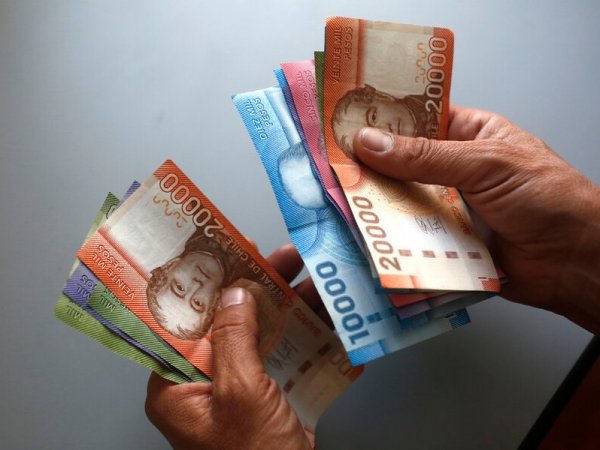 Billetes y monedas. Ex Bono Marzo. Aporte Familiar Permanente.