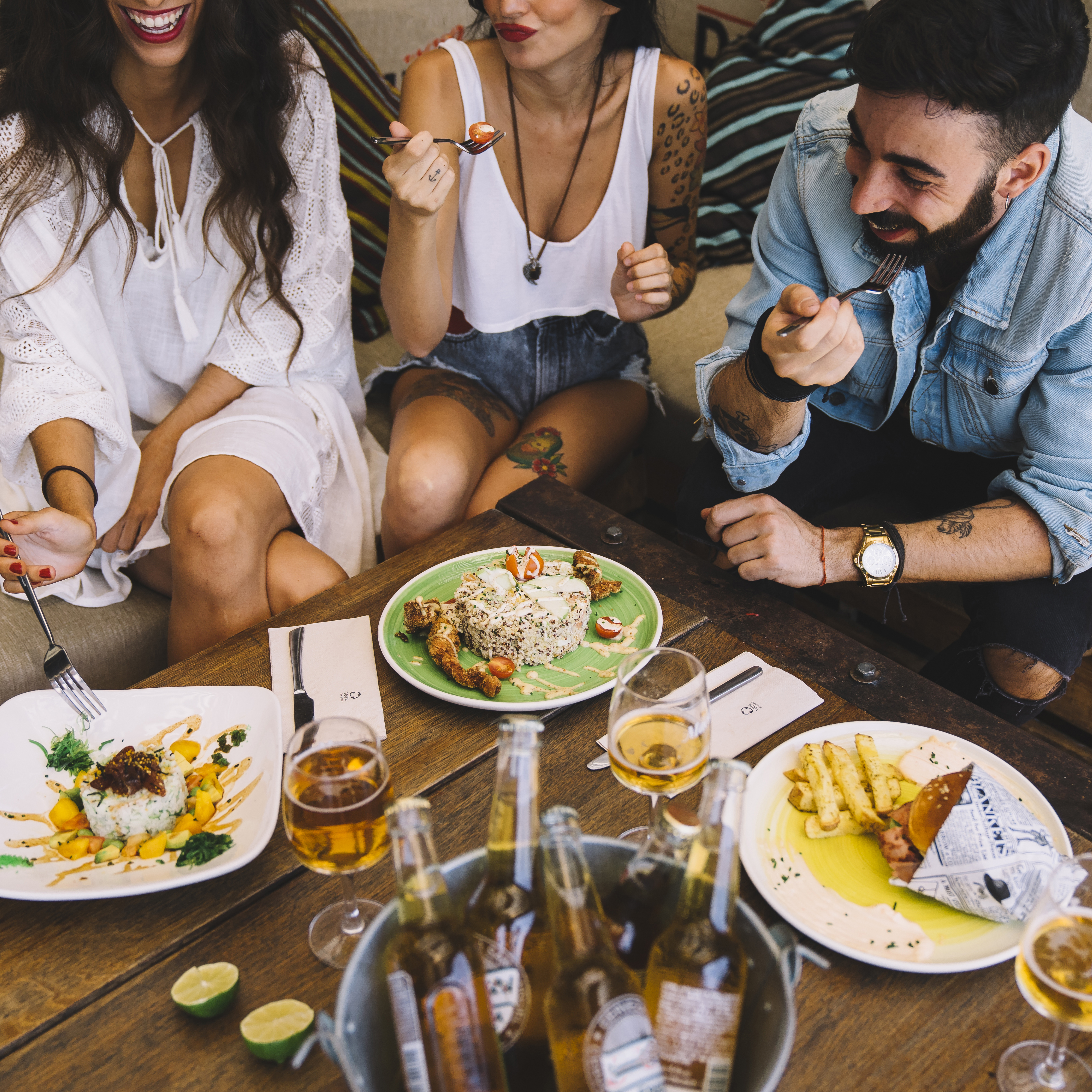 Reunión de amigos. Verdad o reto.