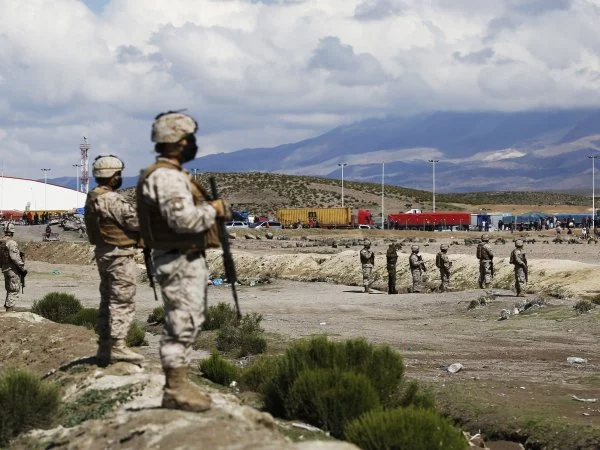 Tres militares detenidos por golpear a migrante en Colchane