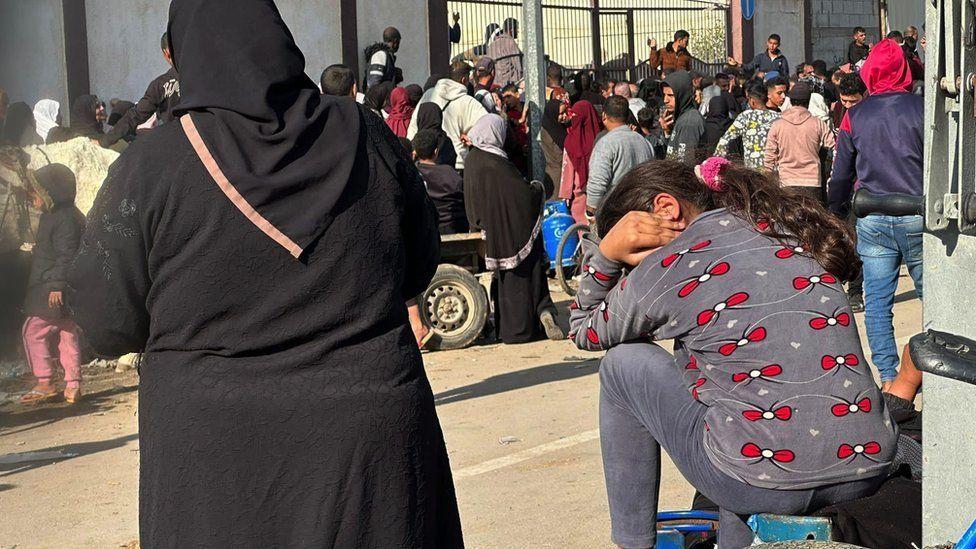 La cola para conseguir gas para cocinar en Deir al-Balah, en el centro de Gaza.