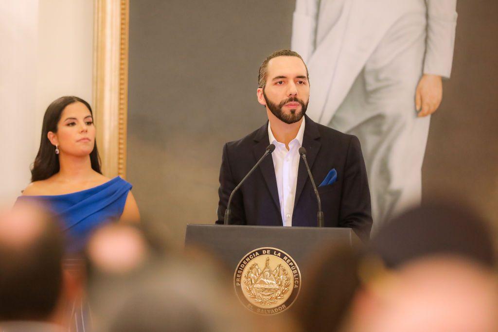 El presidente Nayib Bukele y su esposa Gabriela Rodríguez durante los actos conmemorativos de la independencia de El Salvador en Casa Presidencial el 15 de septiembre de 2022.