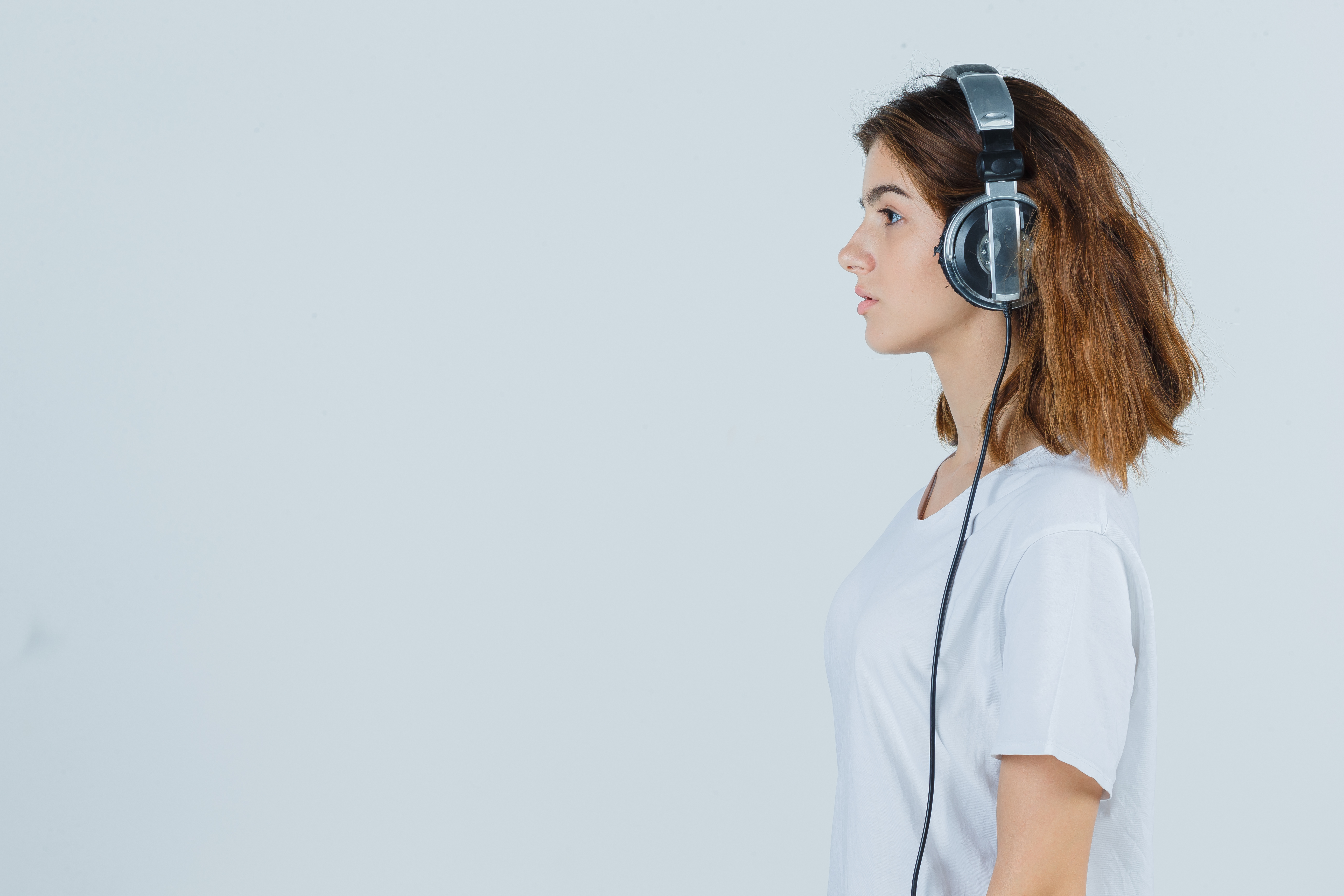 Mujer con audífonos