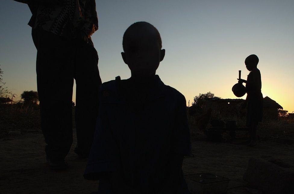 Siluetas de niños