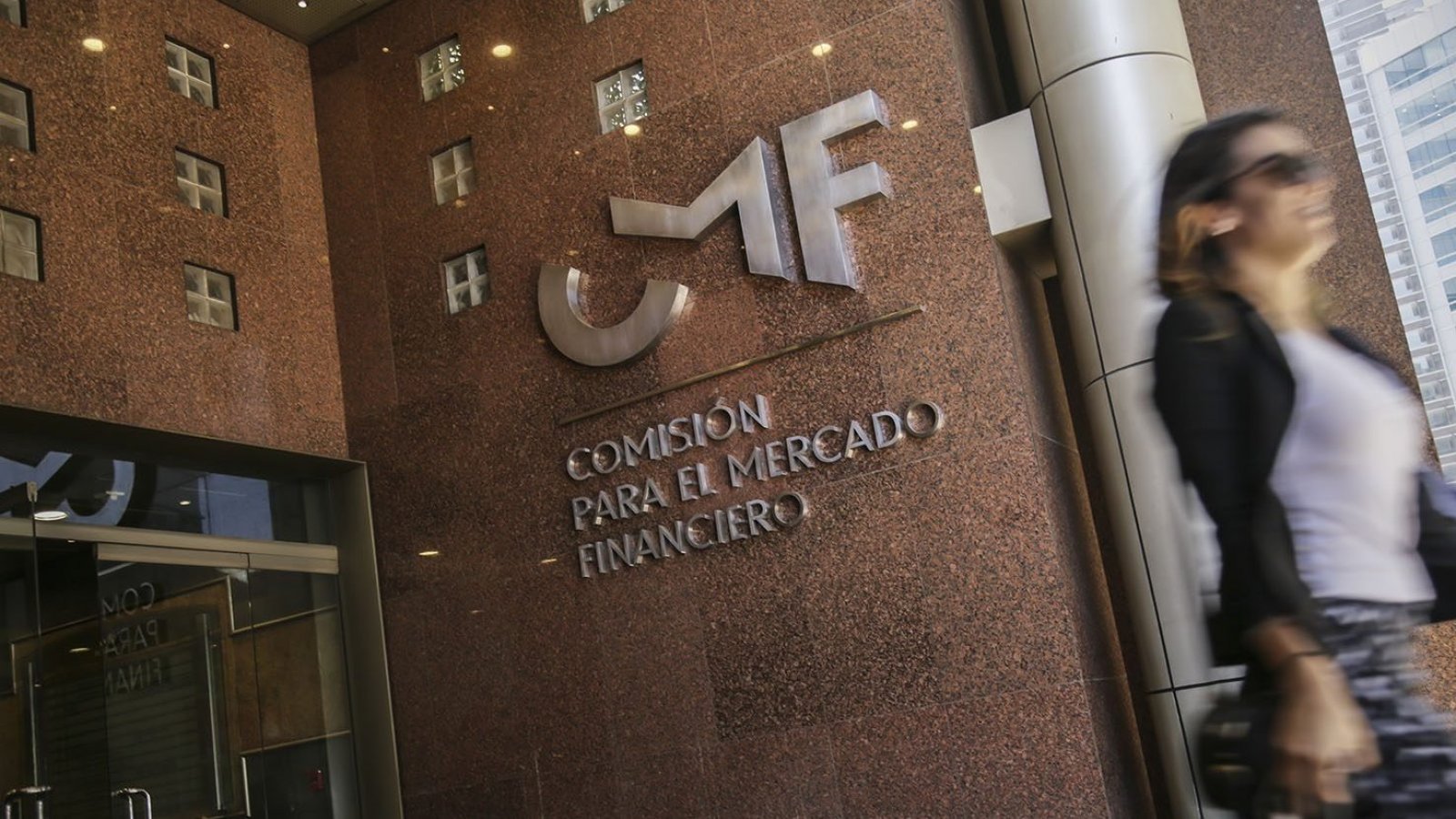CMF solicita renuncia a asesora de Asuntos Coporartivos por "pérdida de confianza”