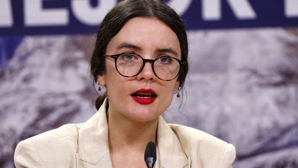 Ministra Vallejo respalda Montes por Caso Convenios