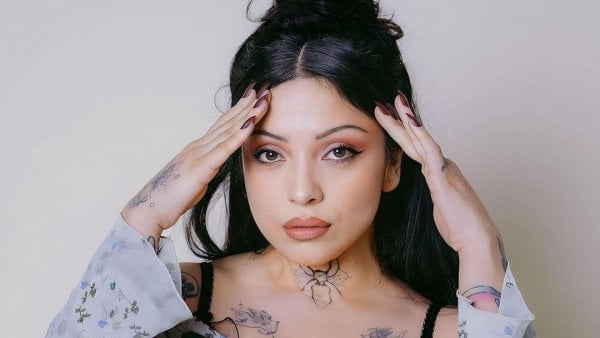 Mon Laferte gira musical.