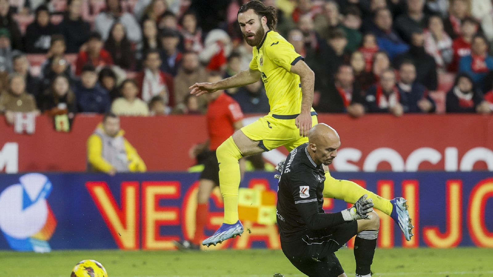 Ben Brereton jugando por Villarreal