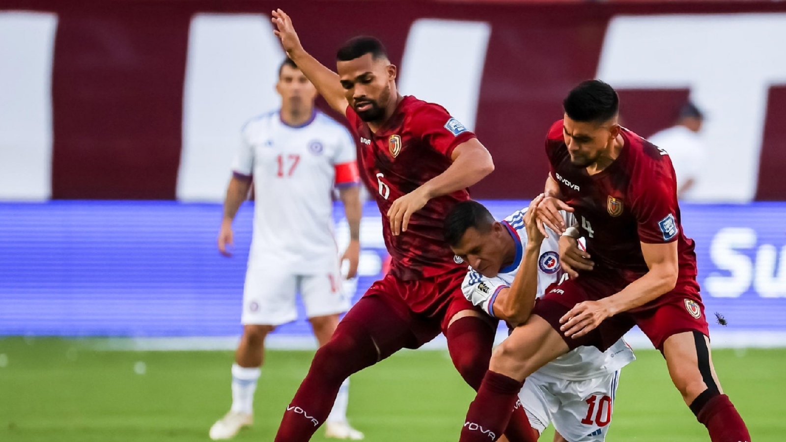 Alexis Sánchez jugando contra Venezuela