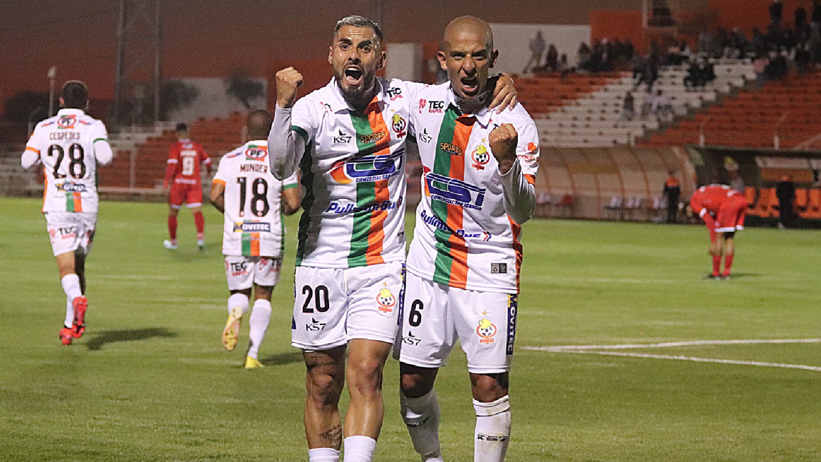 Cobresal celebrando un gol