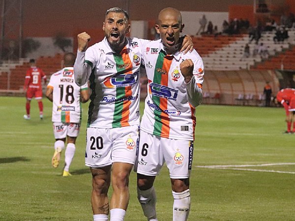Cobresal celebrando un gol