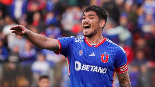 Luis Casanova jugando para la Universidad de Chile