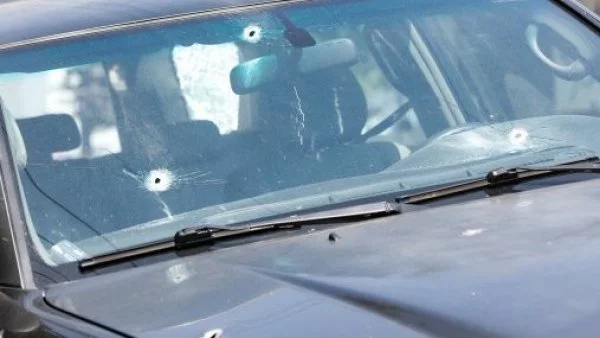 Auto con disparos en Santiago centro.